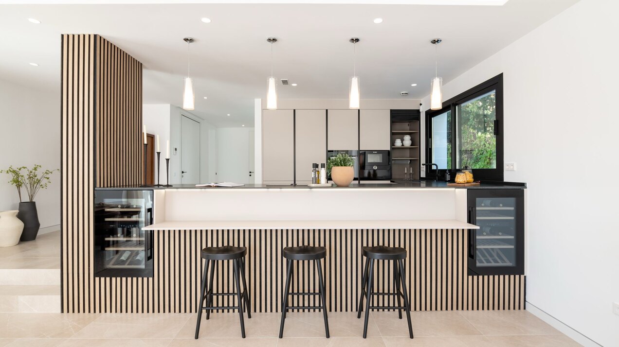 This is the newly built villa of your dreams, surrounded by golf courses and countryside in Benahavis