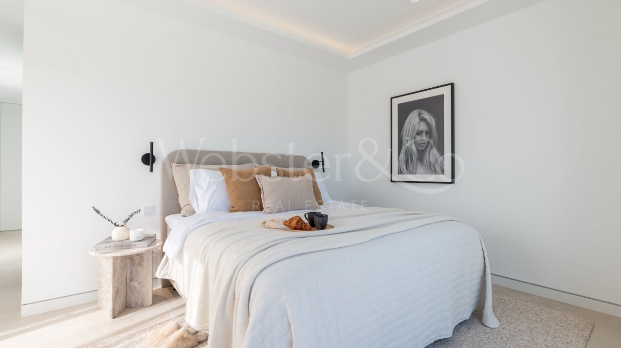 This is the newly built villa of your dreams, surrounded by golf courses and countryside in Benahavis