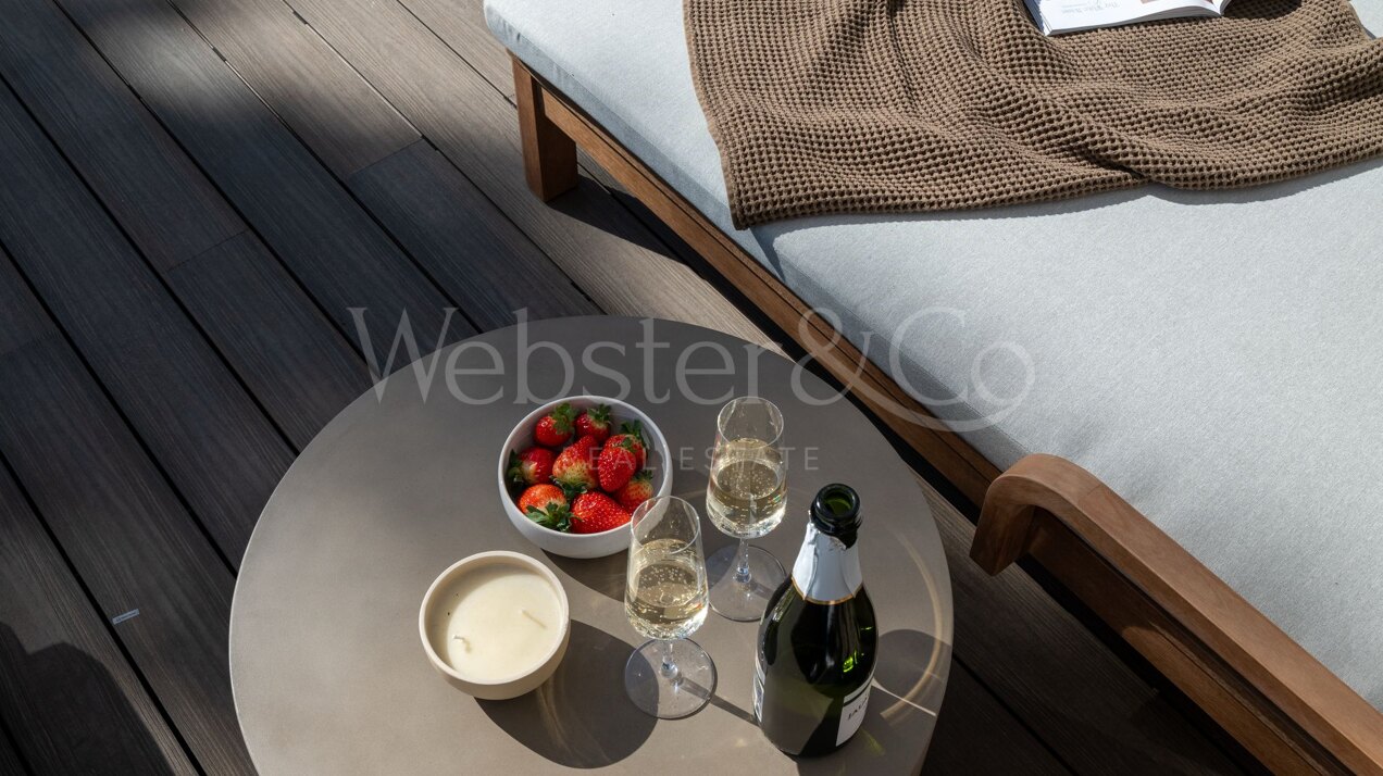 This is the newly built villa of your dreams, surrounded by golf courses and countryside in Benahavis