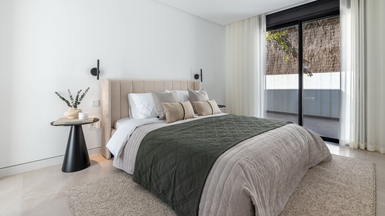 This is the newly built villa of your dreams, surrounded by golf courses and countryside in Benahavis