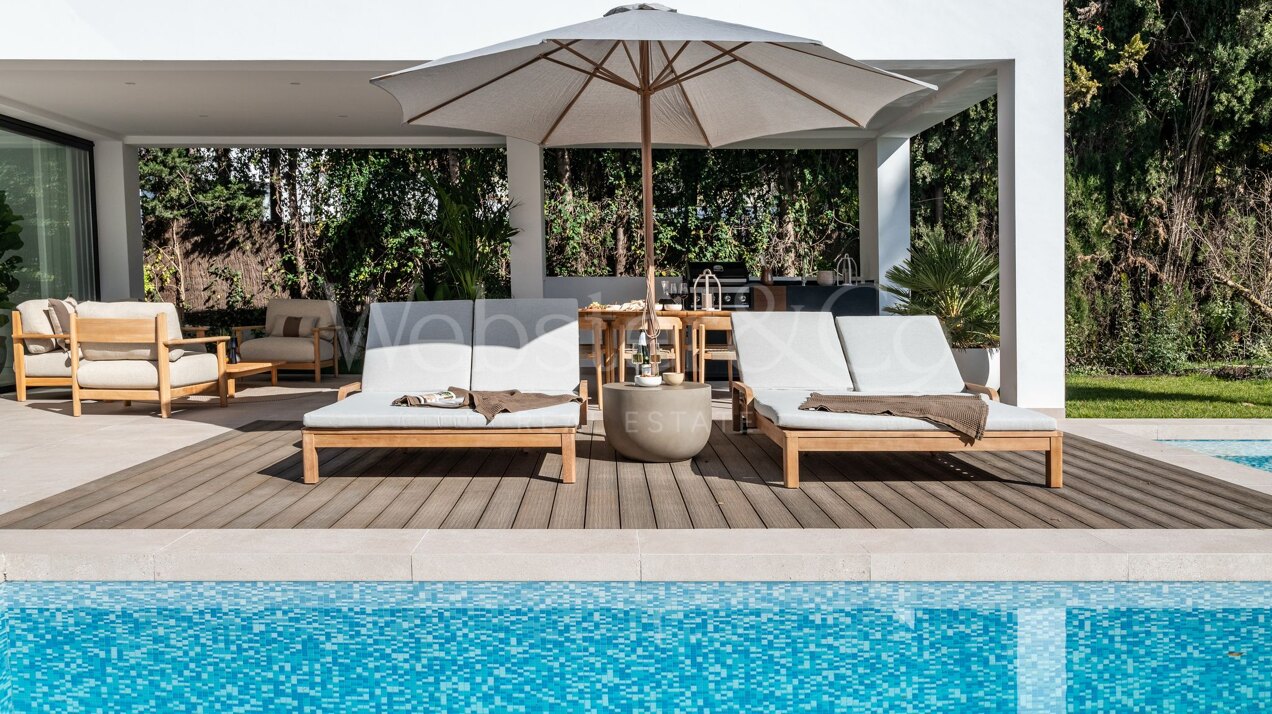 This is the newly built villa of your dreams, surrounded by golf courses and countryside in Benahavis