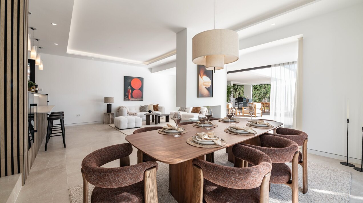 This is the newly built villa of your dreams, surrounded by golf courses and countryside in Benahavis