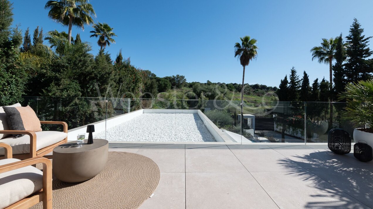 This is the newly built villa of your dreams, surrounded by golf courses and countryside in Benahavis