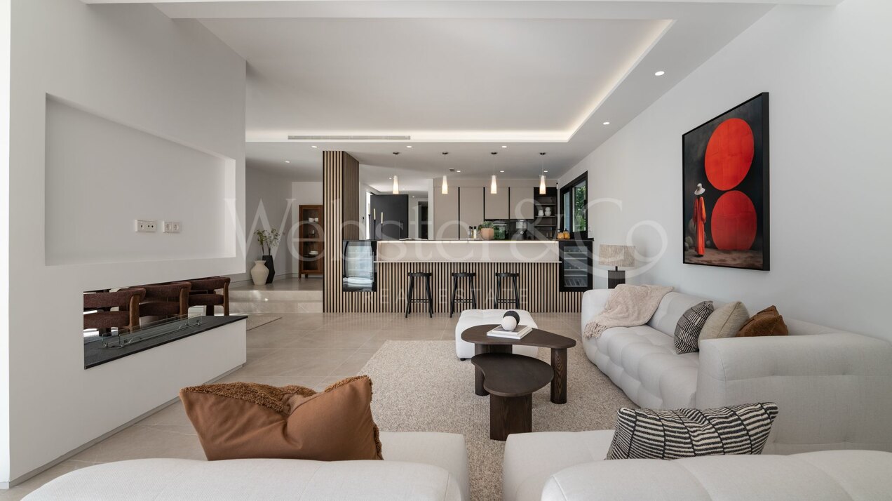 This is the newly built villa of your dreams, surrounded by golf courses and countryside in Benahavis