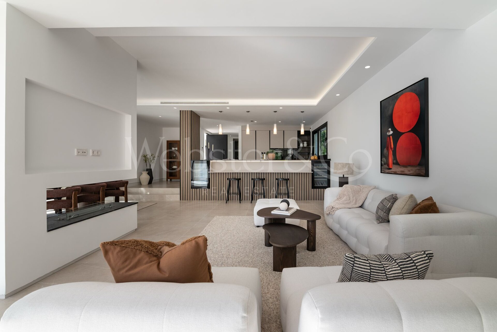 Esta es la villa de nueva construcción de sus sueños, rodeada de campos de golf y campo en Benahavis