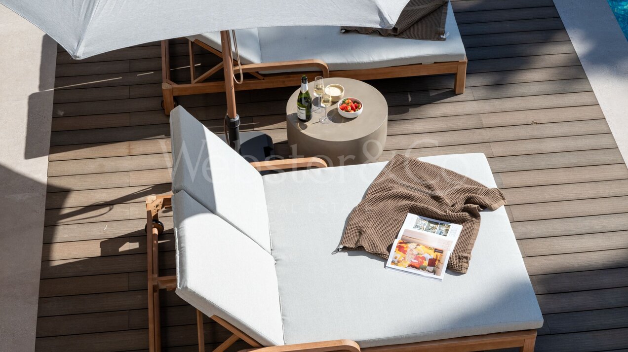 This is the newly built villa of your dreams, surrounded by golf courses and countryside in Benahavis