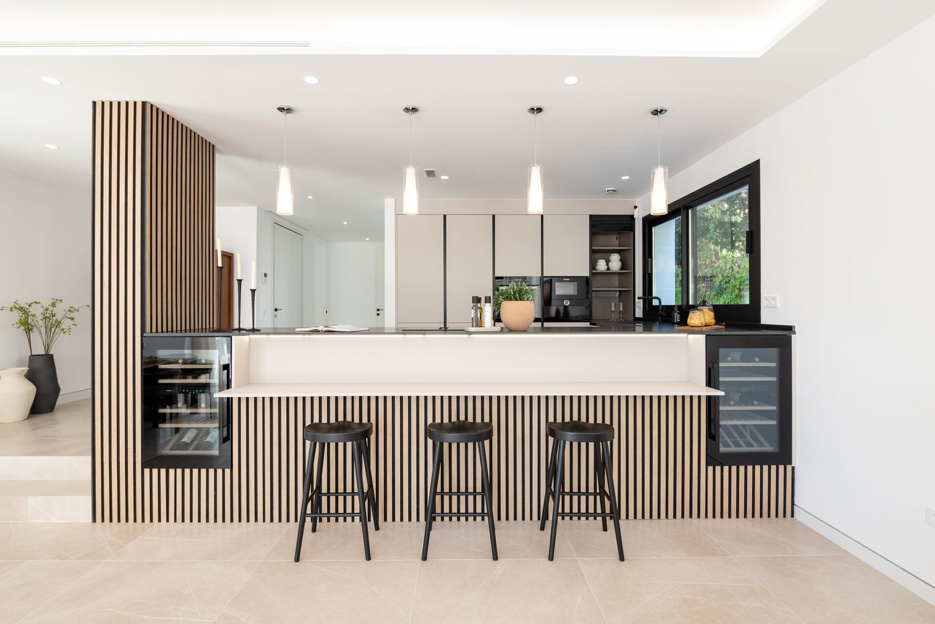 This is the newly built villa of your dreams, surrounded by golf courses and countryside in Benahavis