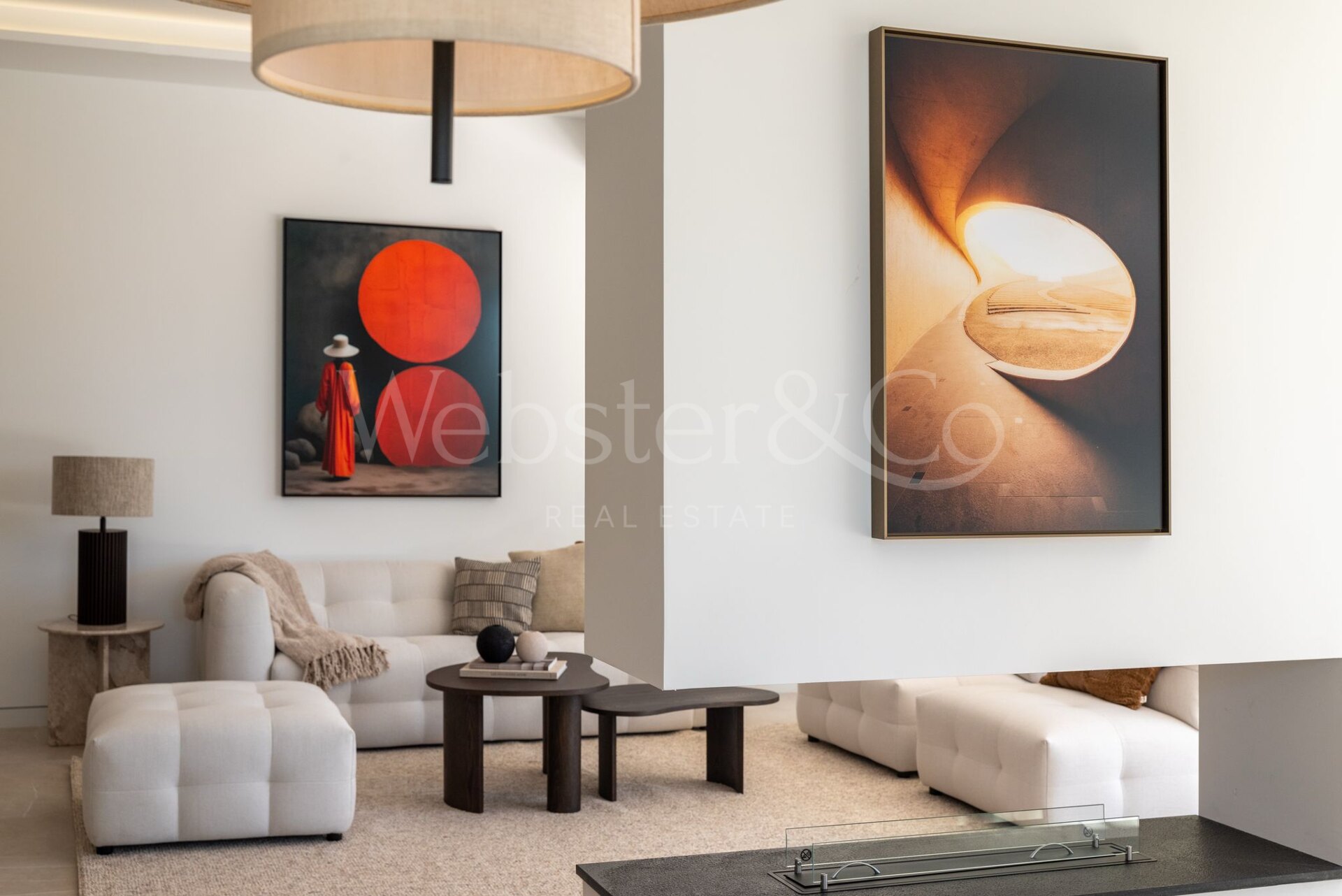 Esta es la villa de nueva construcción de sus sueños, rodeada de campos de golf y campo en Benahavis