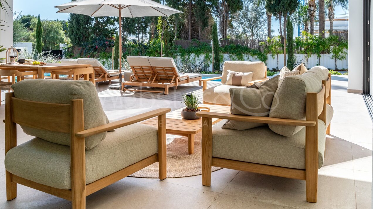 This is the newly built villa of your dreams, surrounded by golf courses and countryside in Benahavis