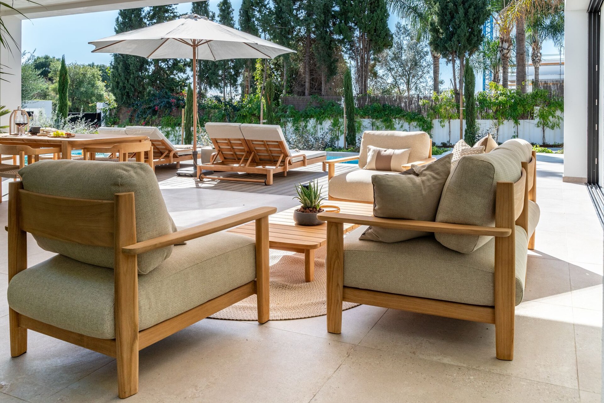This is the newly built villa of your dreams, surrounded by golf courses and countryside in Benahavis