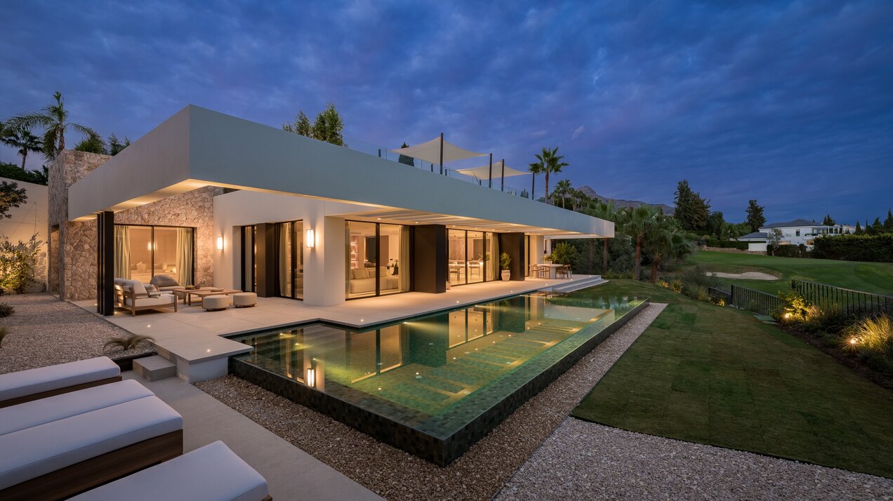 This unique frontline golf villa in Nueva Andalucia is a masterpiece of design, golf & entertainment