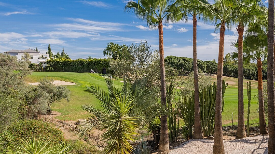 This unique frontline golf villa in Nueva Andalucia is a masterpiece of design, golf & entertainment