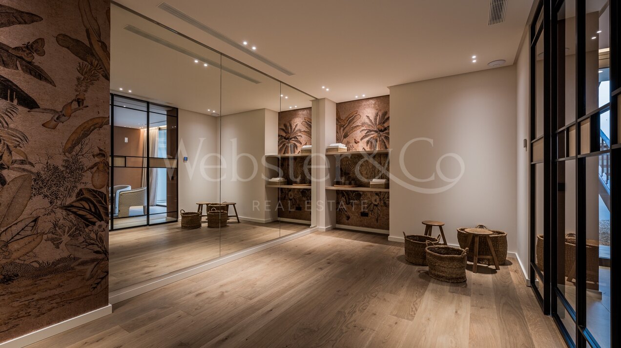 Golf, glamour & design in Nueva Andalucía villa