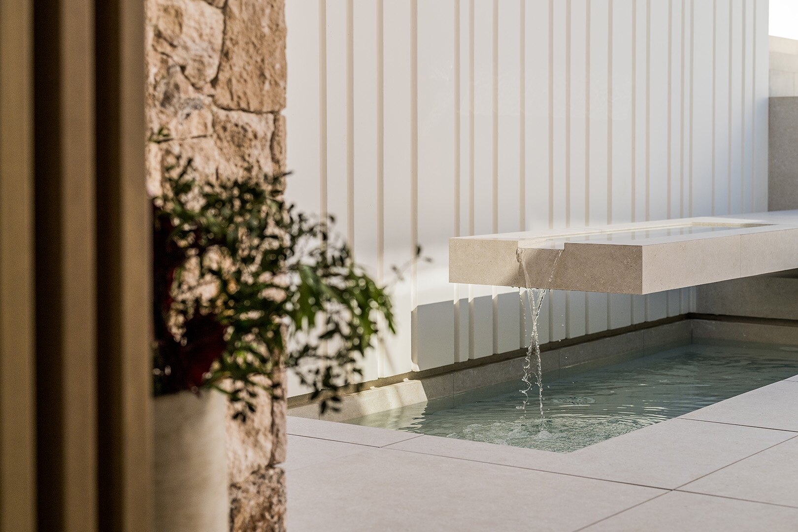 This unique frontline golf villa in Nueva Andalucia is a masterpiece of design, golf & entertainment