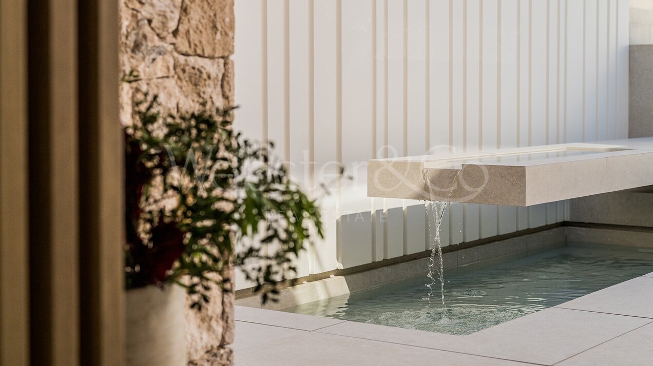 Golf, glamour & design in Nueva Andalucía villa