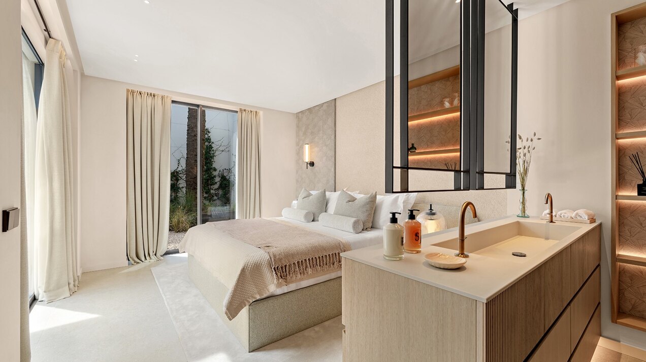 This unique frontline golf villa in Nueva Andalucia is a masterpiece of design, golf & entertainment