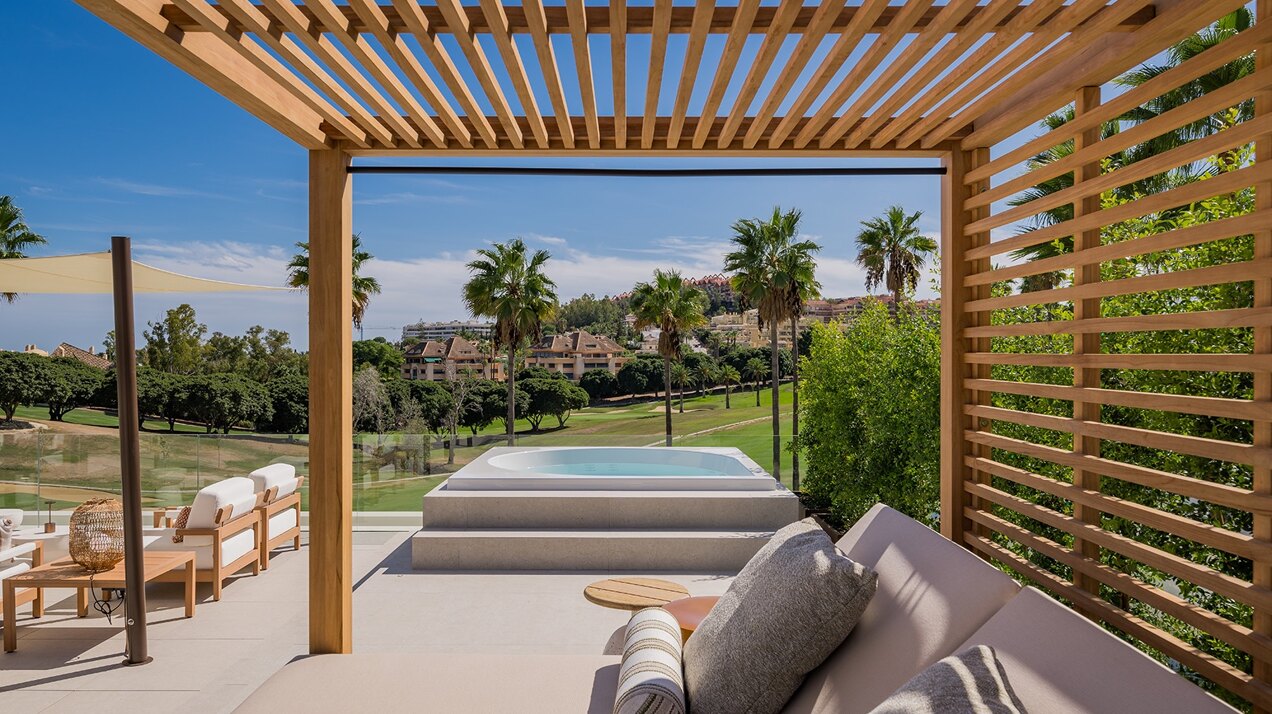 This unique frontline golf villa in Nueva Andalucia is a masterpiece of design, golf & entertainment