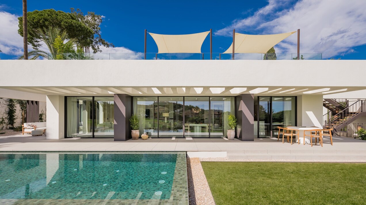 This unique frontline golf villa in Nueva Andalucia is a masterpiece of design, golf & entertainment