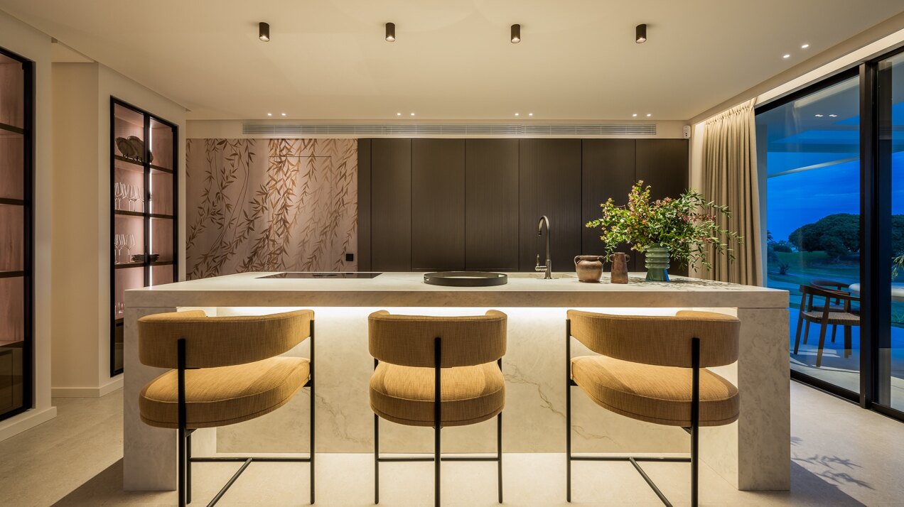 This unique frontline golf villa in Nueva Andalucia is a masterpiece of design, golf & entertainment