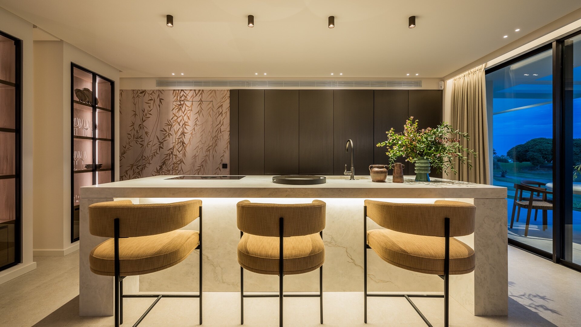 This unique frontline golf villa in Nueva Andalucia is a masterpiece of design, golf & entertainment