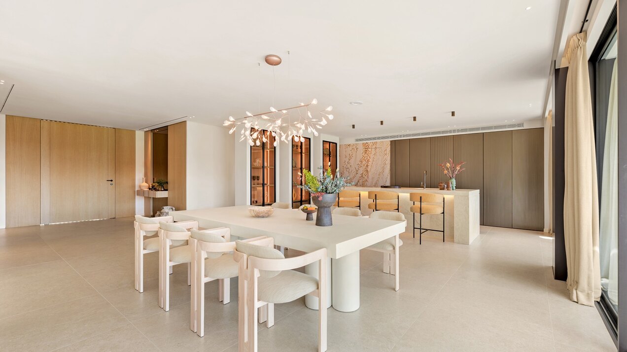 This unique frontline golf villa in Nueva Andalucia is a masterpiece of design, golf & entertainment