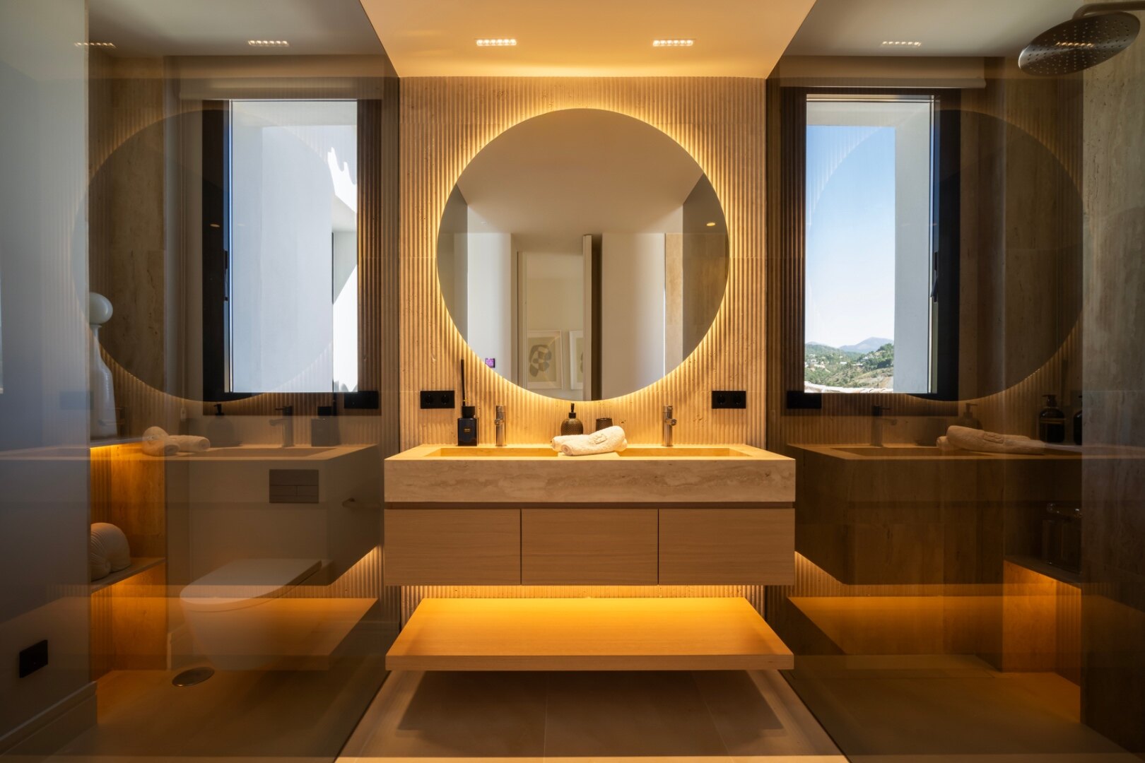 Villa in El Herrojo - when sheer luxury meets sophistication & opulence, a perfect property is born