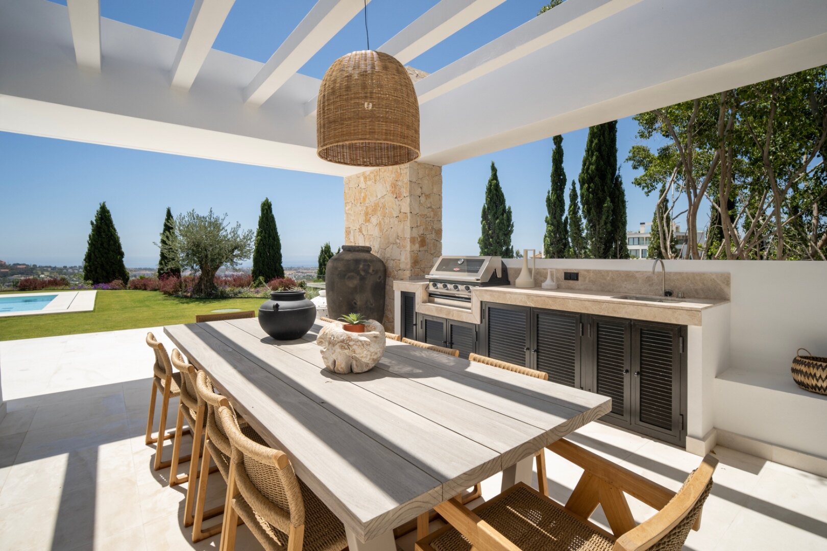 Villa in El Herrojo - when sheer luxury meets sophistication & opulence, a perfect property is born