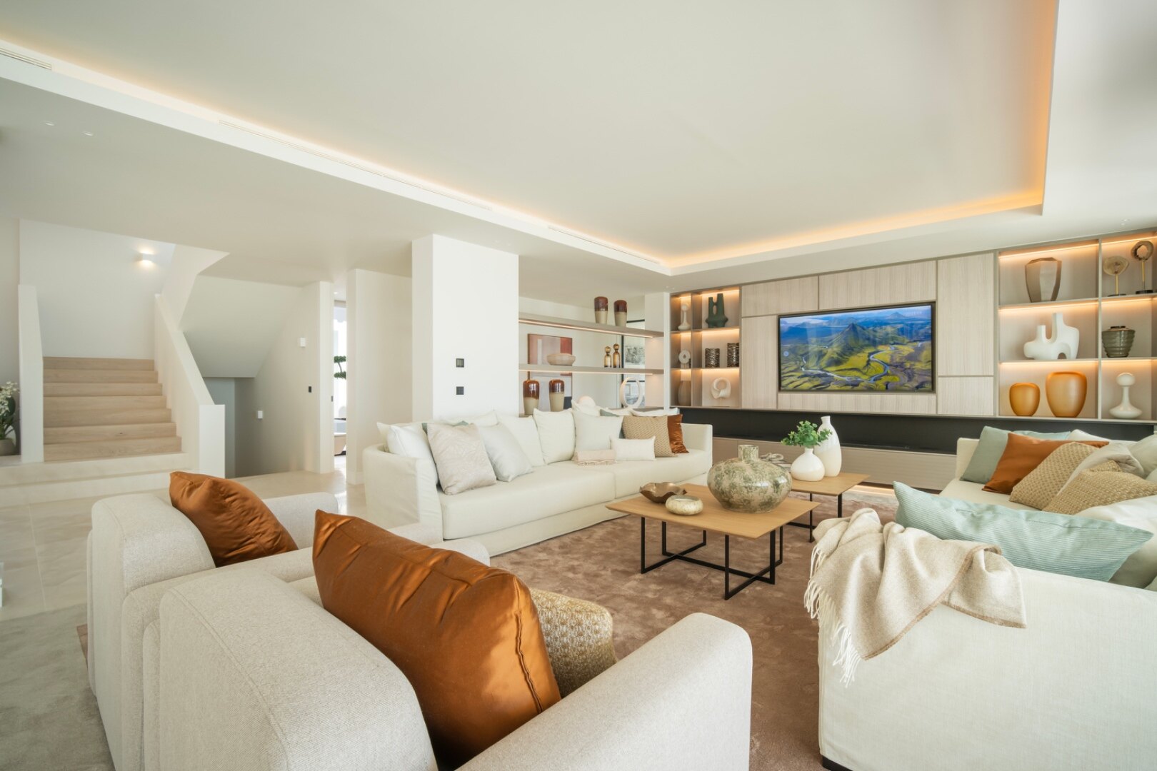 Villa in El Herrojo - when sheer luxury meets sophistication & opulence, a perfect property is born
