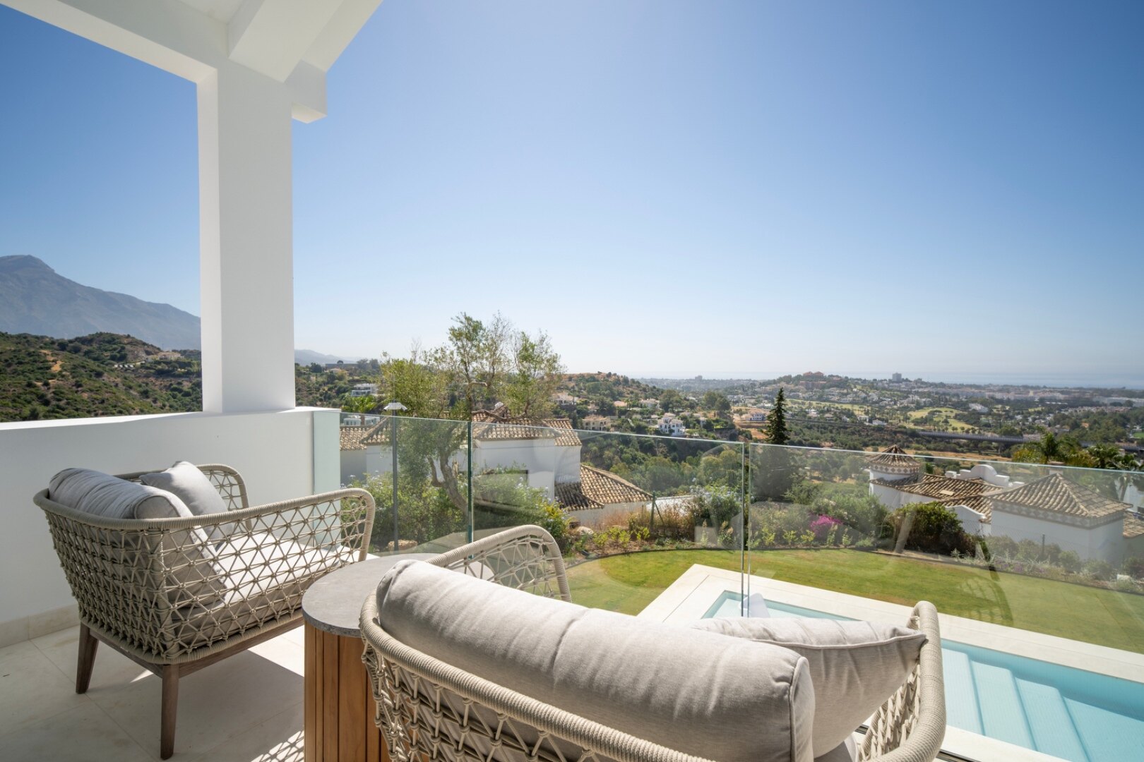 Villa in El Herrojo - when sheer luxury meets sophistication & opulence, a perfect property is born