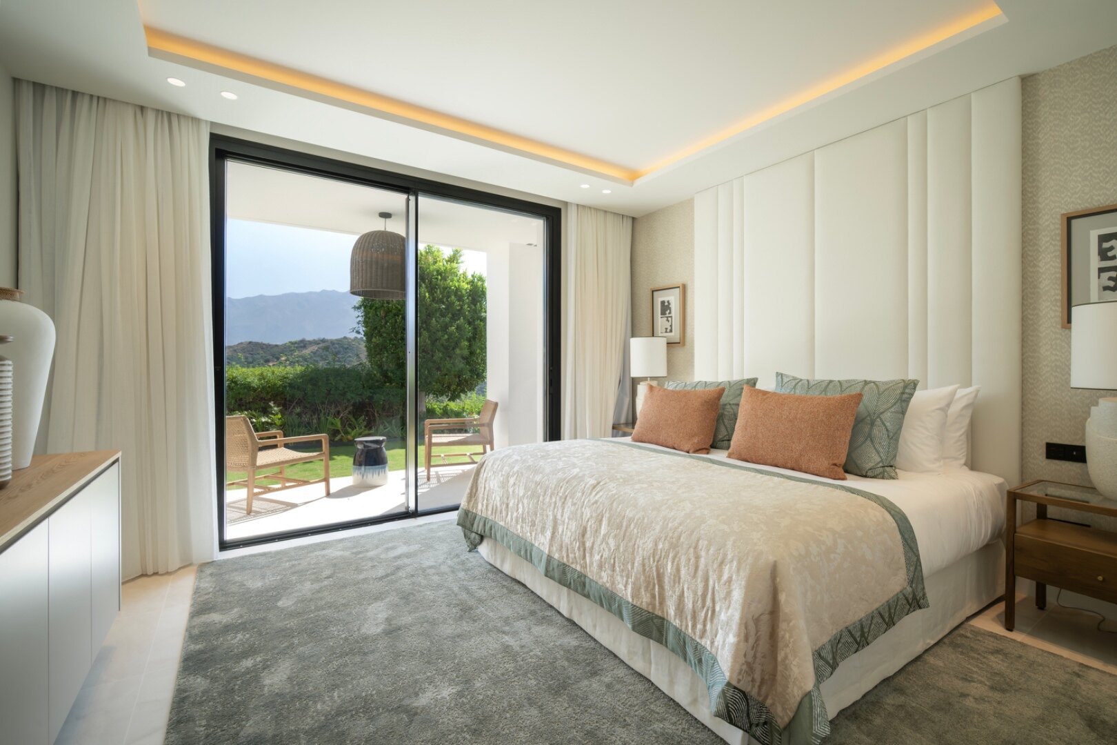 Villa in El Herrojo - when sheer luxury meets sophistication & opulence, a perfect property is born
