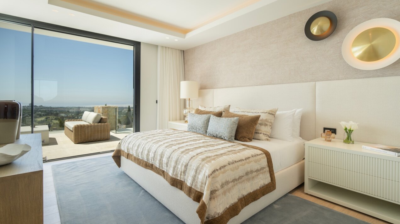 Villa in El Herrojo - when sheer luxury meets sophistication & opulence, a perfect property is born