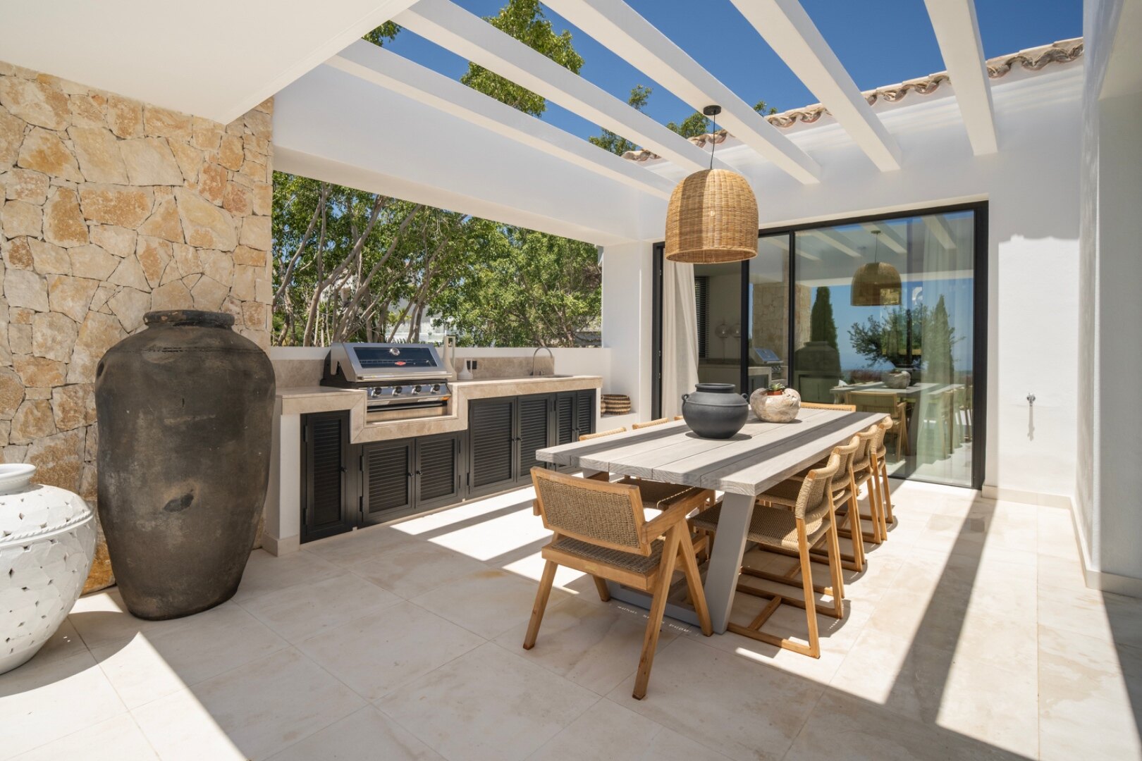 Villa in El Herrojo - when sheer luxury meets sophistication & opulence, a perfect property is born