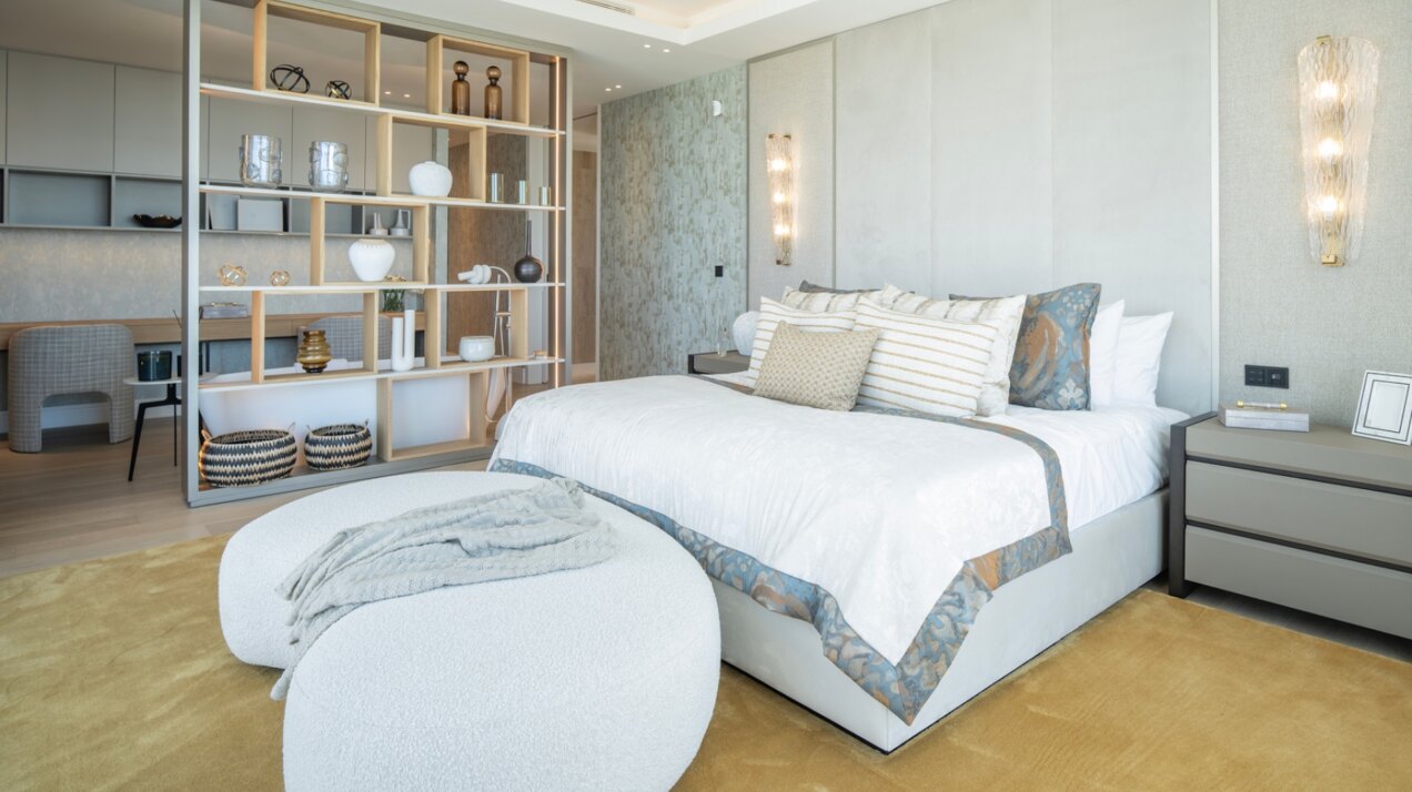 Villa in El Herrojo - when sheer luxury meets sophistication & opulence, a perfect property is born