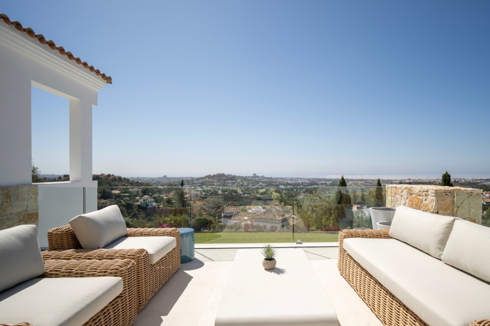 Villa in El Herrojo - when sheer luxury meets sophistication & opulence, a perfect property is born