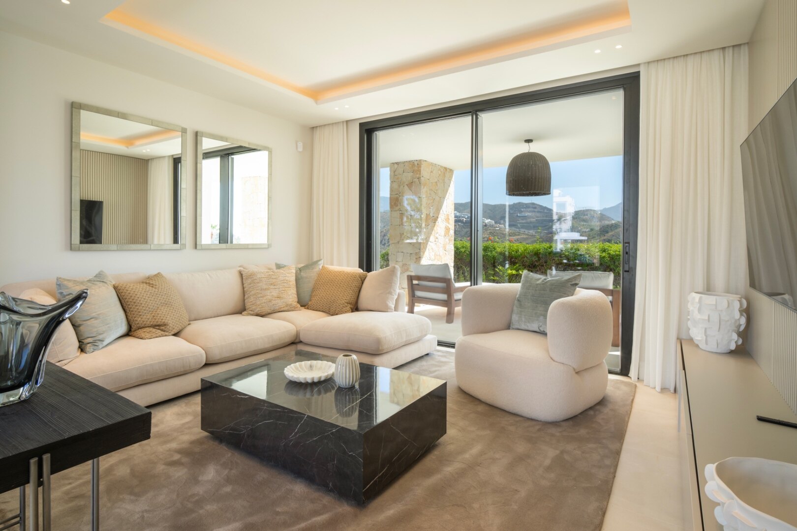 Villa in El Herrojo - when sheer luxury meets sophistication & opulence, a perfect property is born