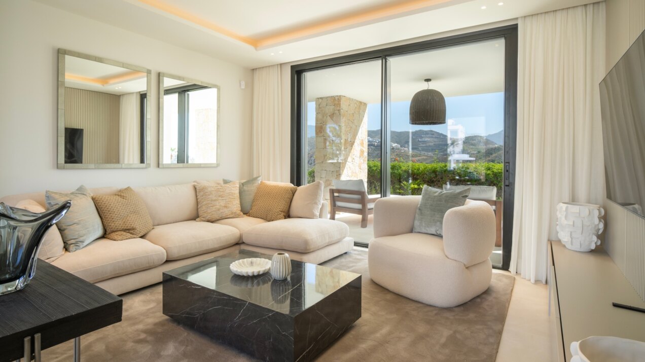 Villa in El Herrojo - when sheer luxury meets sophistication & opulence, a perfect property is born