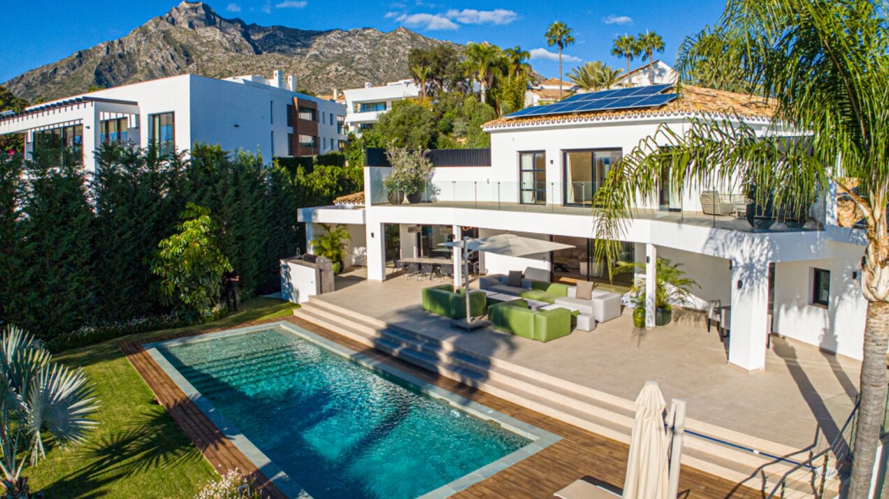 This villa, a masterclass in simplistic chic and sophisticated modernity, is a true gem in Nagueles
