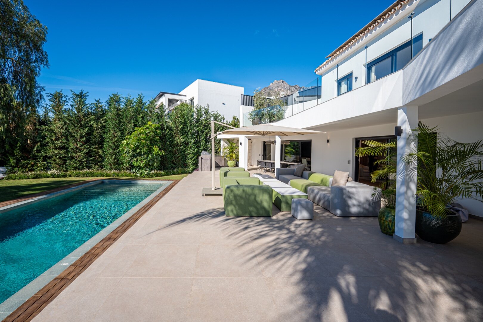 This villa, a masterclass in simplistic chic and sophisticated modernity, is a true gem in Nagueles