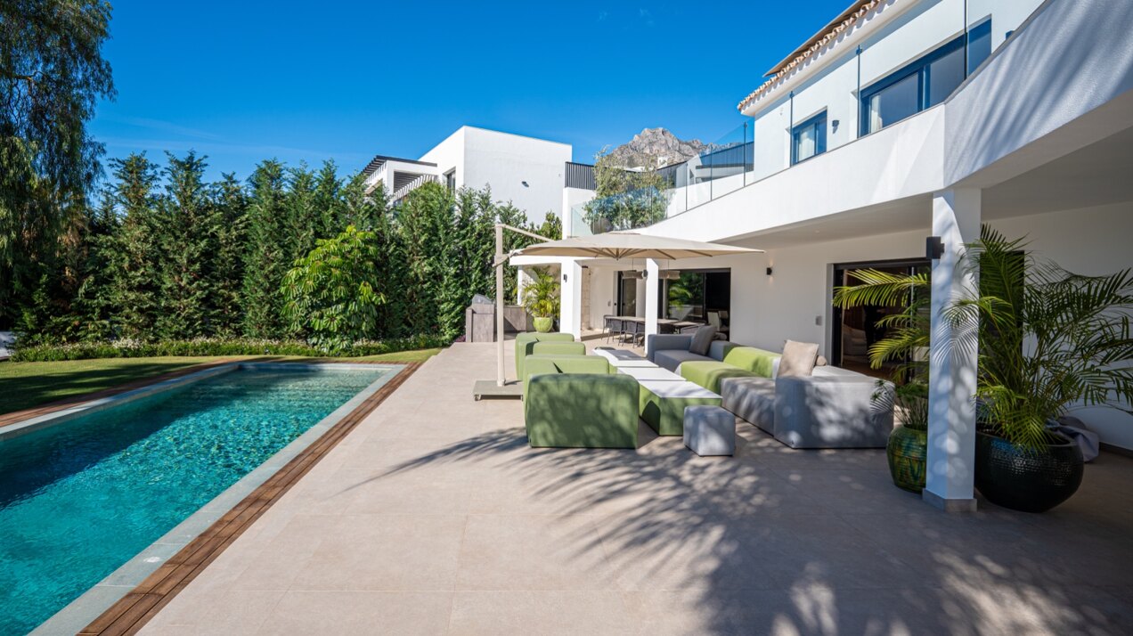 This villa, a masterclass in simplistic chic and sophisticated modernity, is a true gem in Nagueles