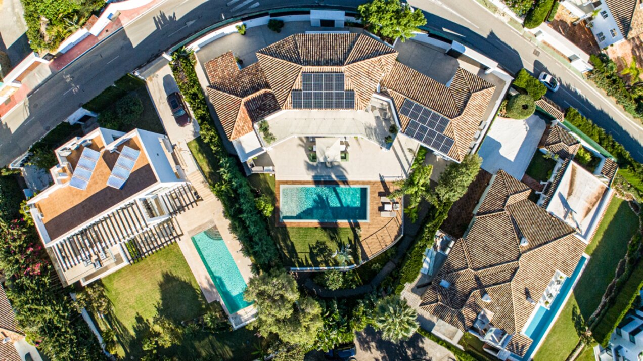 This villa, a masterclass in simplistic chic and sophisticated modernity, is a true gem in Nagueles