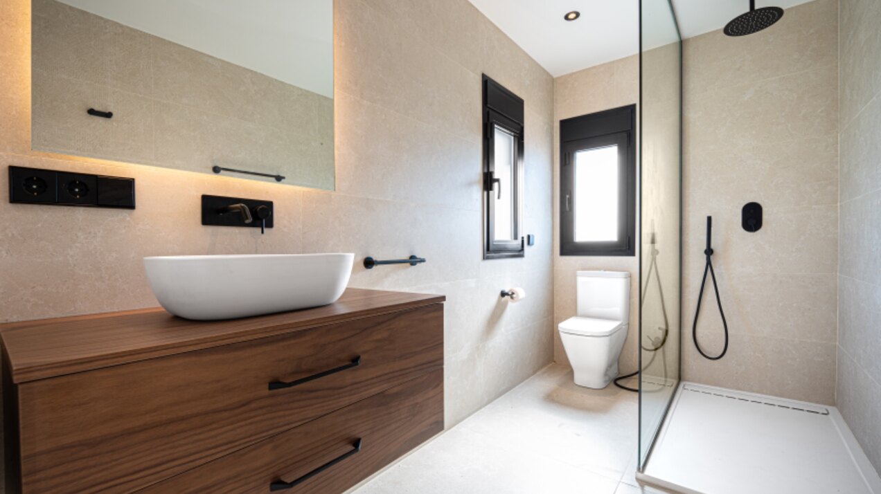 This villa, a masterclass in simplistic chic and sophisticated modernity, is a true gem in Nagueles