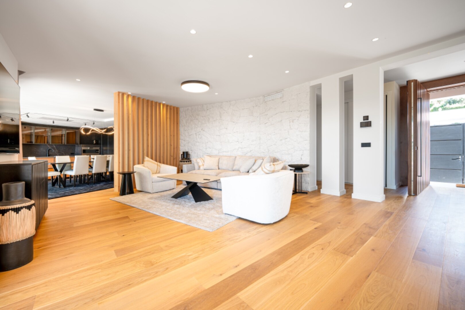 This villa, a masterclass in simplistic chic and sophisticated modernity, is a true gem in Nagueles