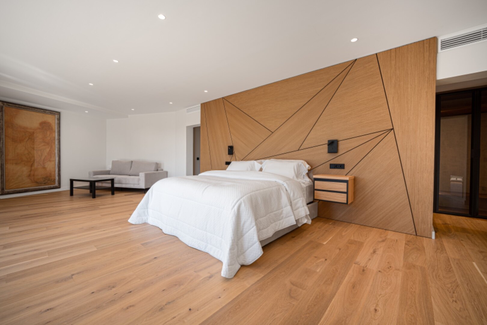 This villa, a masterclass in simplistic chic and sophisticated modernity, is a true gem in Nagueles