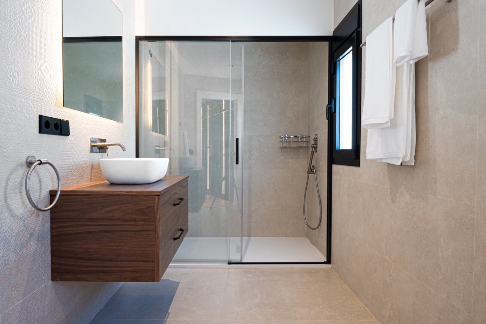 This villa, a masterclass in simplistic chic and sophisticated modernity, is a true gem in Nagueles