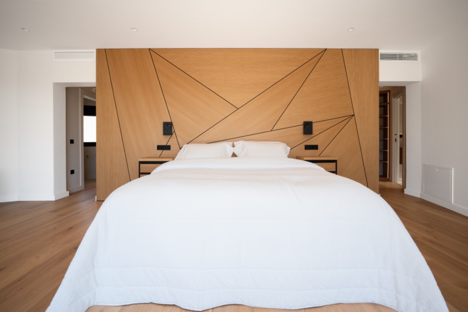 This villa, a masterclass in simplistic chic and sophisticated modernity, is a true gem in Nagueles