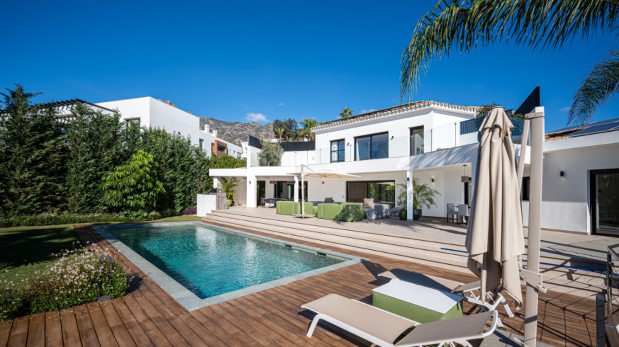 This villa, a masterclass in simplistic chic and sophisticated modernity, is a true gem in Nagueles