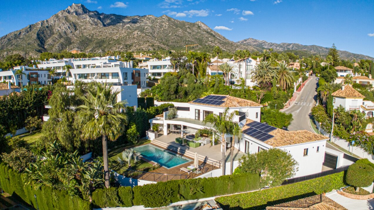 This villa, a masterclass in simplistic chic and sophisticated modernity, is a true gem in Nagueles