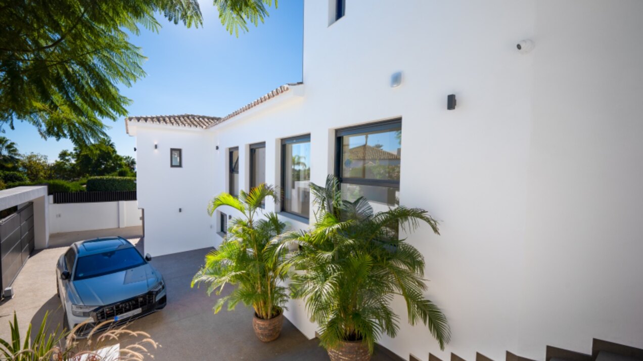 This villa, a masterclass in simplistic chic and sophisticated modernity, is a true gem in Nagueles