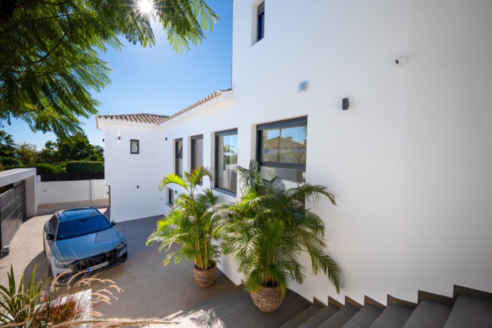 This villa, a masterclass in simplistic chic and sophisticated modernity, is a true gem in Nagueles