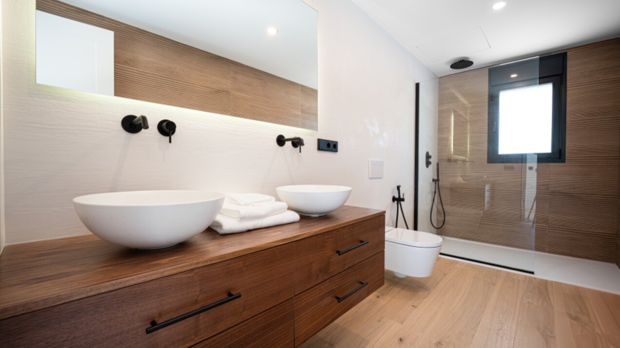 This villa, a masterclass in simplistic chic and sophisticated modernity, is a true gem in Nagueles